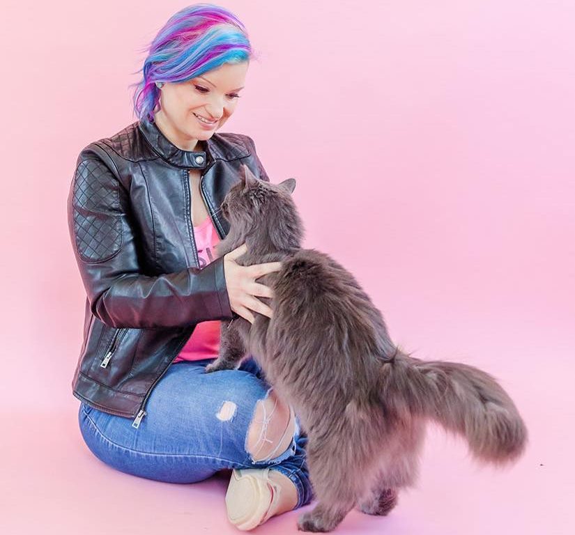 Chat & Chuckle with Laura Cassiday of Pawsitive Vibes Cat Behavior and Training